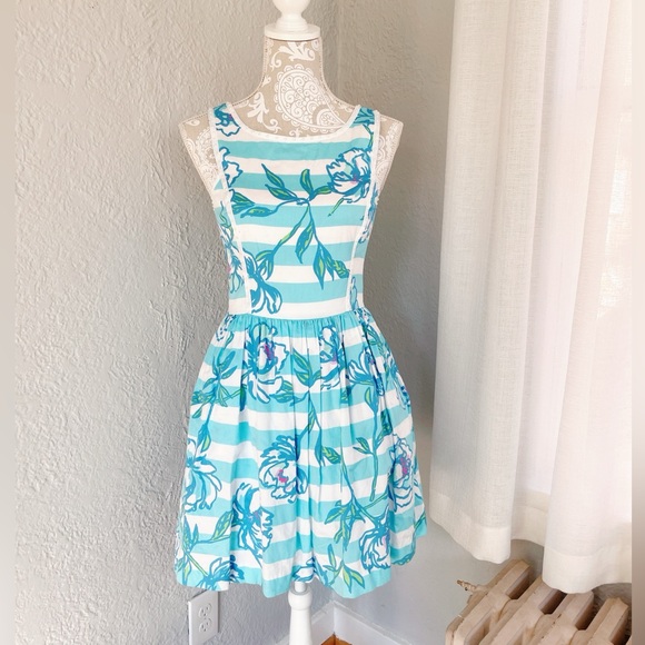 🌺 Lilly Pulitzer “Pearl Shift Dress” – Size 2, Blue Floral Stripe Print 🌺 - Picture 2 of 8